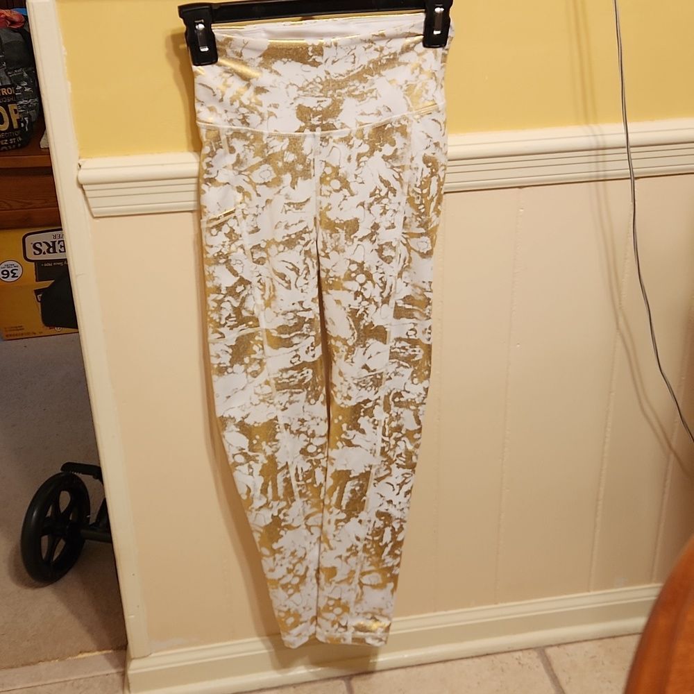 Lilly Pulitzer Luxletic High-Rise Leggings in "Gold Shoreline Foil" Size XXS
